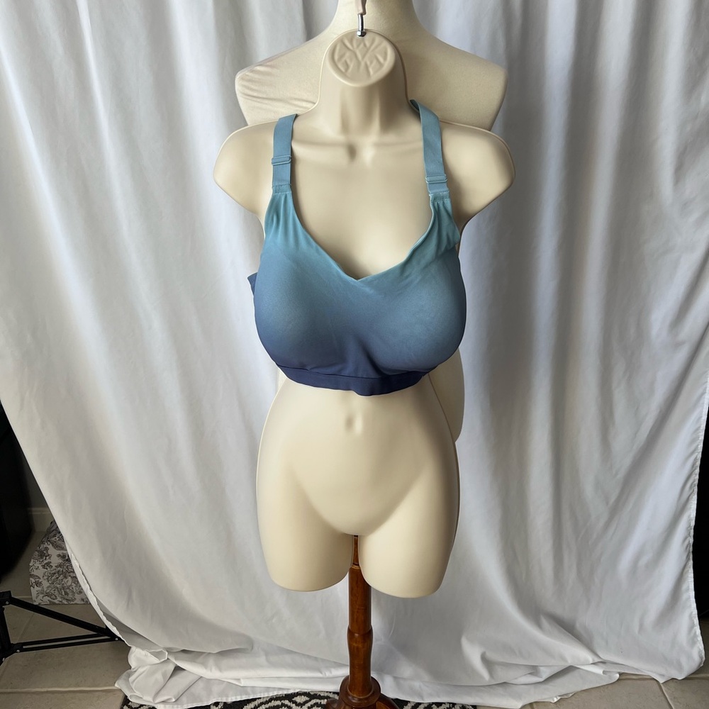 ⸻

Victoria Sport Lightweight Sports Bra – Blue – Size 38DD
